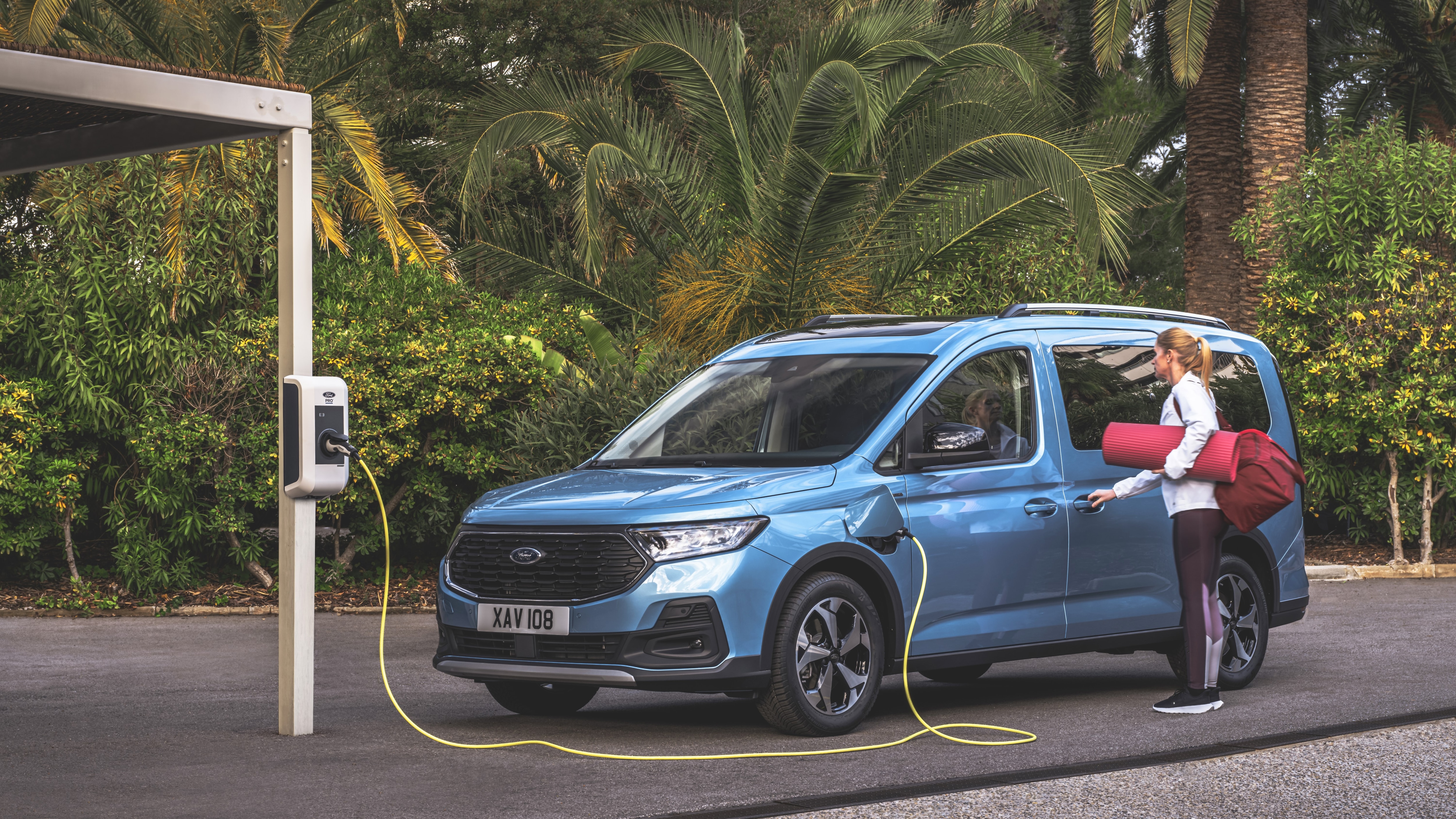 Ford introduces a plug-in hybrid Tourneo Connect with 110 km of electric range and smart drive modes for versatility LICENSE EXPIRES: 19.03.2027 - LICENSE BY: Stu Price / SP TV Ltd LICENSE SCOPE: A - Earned editorial, press releases, press kits. B - All non-broadcast digital and online media. C - All non-broadcast digital and online media, plus Retail and POS (showrooms, events etc). REGION: Europe. COPYRIGHT AND IMAGE RIGHTS: This content is solely for editorial use and for providing individual users with information. Any storage in databases, or any distribution to third parties within the scope of commercial use, or for commercial use is permitted with written consent from Ford of Europe only.